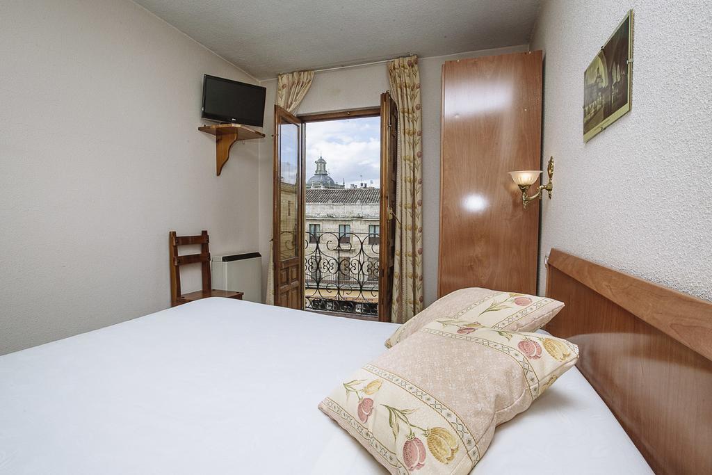 Hostal Plaza Ciudad-Rodrigo Екстериор снимка